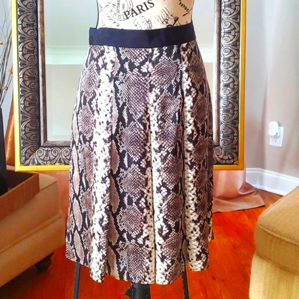 Print knee length skirt